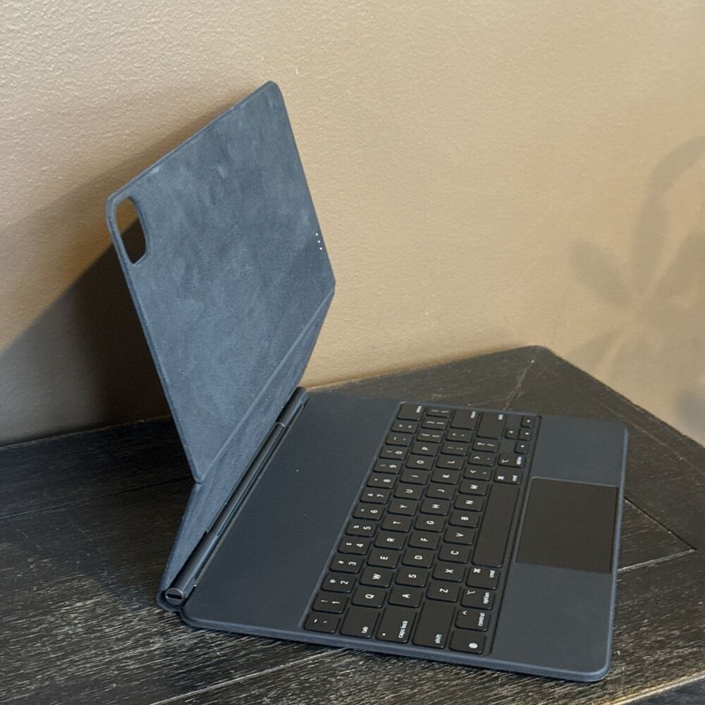 Apple Magic Keyboard for iPad Pro 12.9" Keyboard Folio Case Black A1998 EUC - Picture 10 of 10